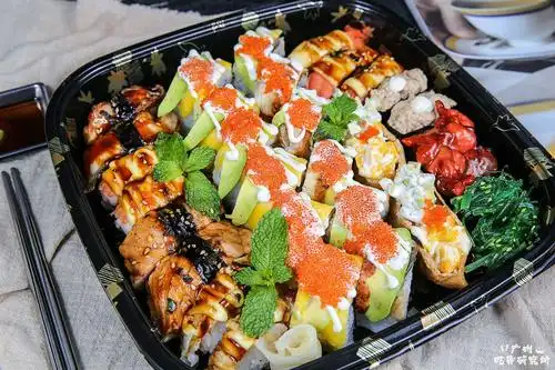 广州一家奢侈寿司外卖现在任性送750ml安迪同款神仙水