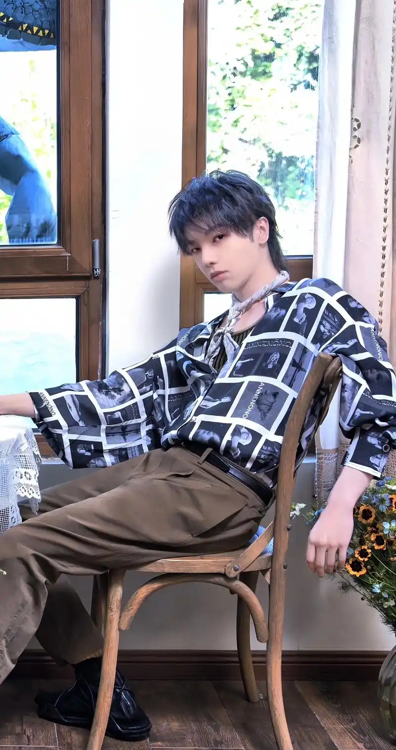 收藏好久的一些壁纸～#华晨宇 #分享壁纸 #华晨宇照片 帅亖 - 抖音