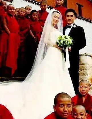 "真富婆"刘嘉玲:住4亿豪宅戴千万珠宝,大婚为何不请刘德华