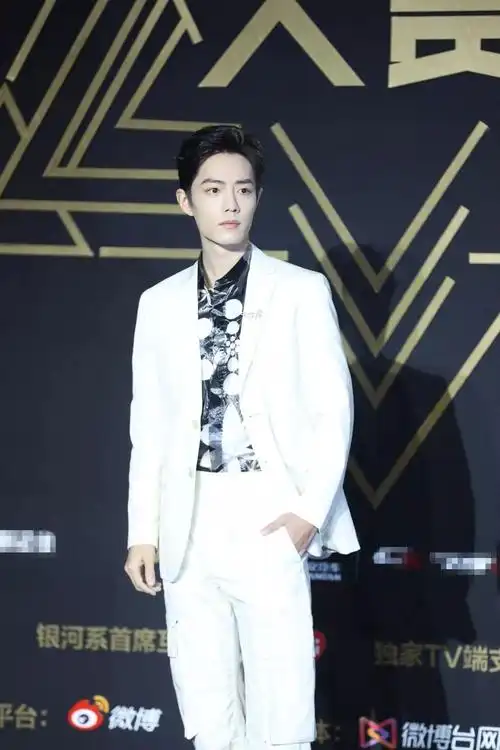 张若昀鹿晗吴亦凡黄晓明宋茜迪丽热巴杨幂2019年12月28日,星光大赏在