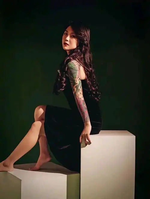 我是纹身师～悦染纹身图片_手臂新传统凤凰花臂女师鲅鱼圈纹身图案