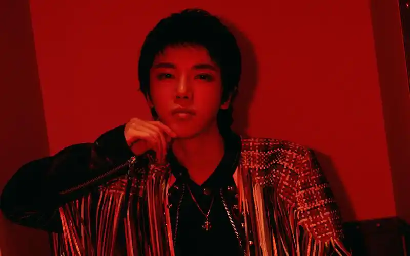 华晨宇炫酷时尚写真图片桌面壁纸