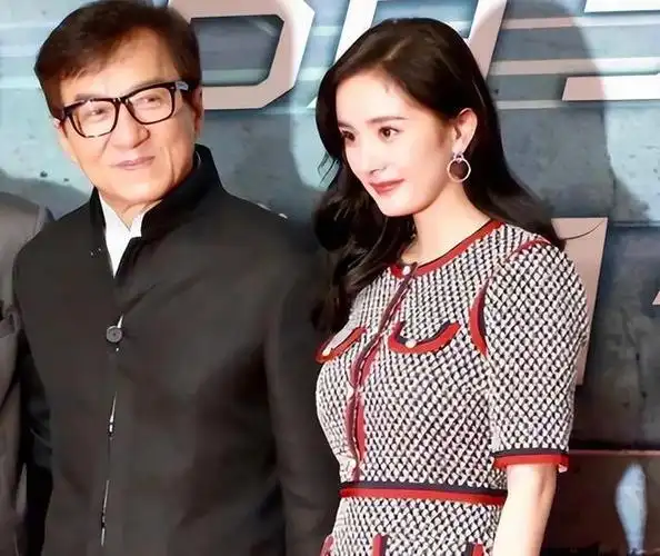 50位女星和成龙的合影曝光每一张经典又珍贵男帅女美都太惹眼