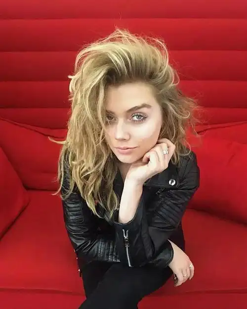 17岁的十国混血儿,看一眼整宿都在想她