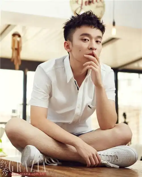 董子健男朋友大片 你爱的样子他都有!