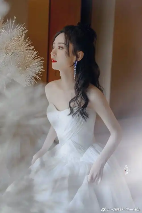 赵丽颖白色抹胸纱裙##赵丽颖西安见面会造型##赵丽颖西安见面会