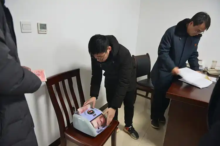 房县法院清晨出击 寒冬"猎赖"全力执行