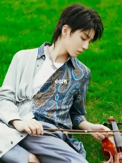 永远心动那年的狼尾少年宝藏男孩王俊凯王俊凯狼尾狼尾发型