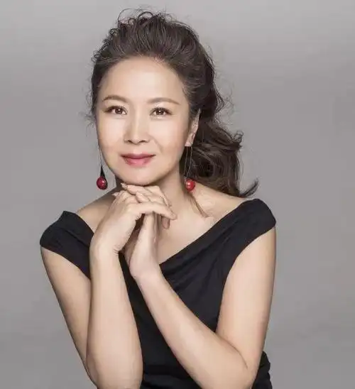 演员赵越嫁二婚佟凡结婚25年无儿无女如今她还好吗