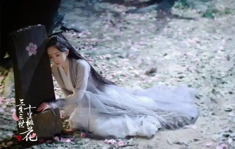 白浅飞升上神后的11套衣服图9是向素锦讨眼时所穿图11最美