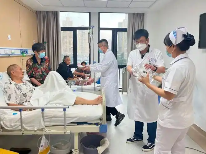 陕西冶金医院为患者送去67这个夏天的一丝清凉67