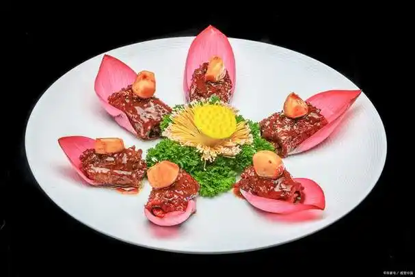 餐桌上的艺术:中式美食摆盘技巧及创意
