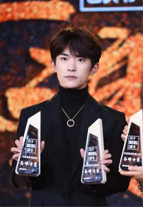 贺峻霖483分赵今麦524分