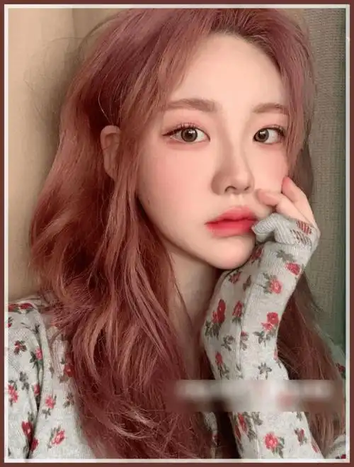 别再染挂耳染了,2021年流行的是"发带染",显白高级又洋气!