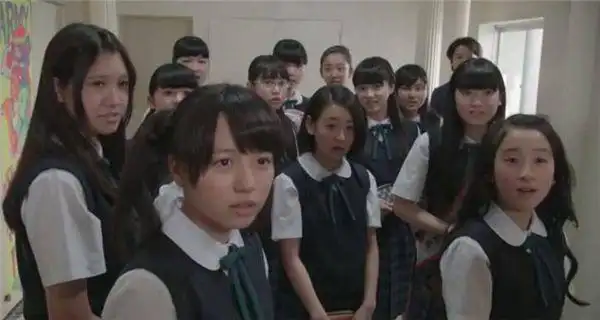 日本诡异歪头姐颈部扭曲脸色惨白难道日本都市传说是真的