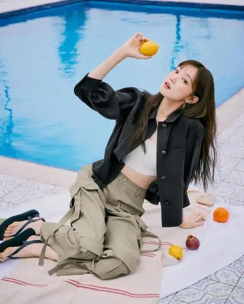 李圣经日常穿搭风格!私下最爱休闲风,大长腿轻松驾驭各种style