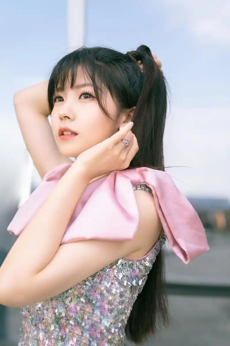 这张象征着赖美云成长历程的首张个人专辑《出发,地平线!