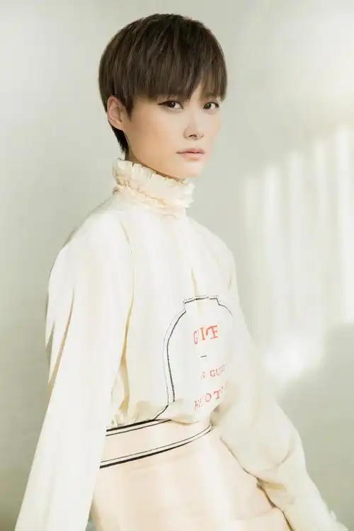 李宇春出道十四周年,高清图片-壁纸族