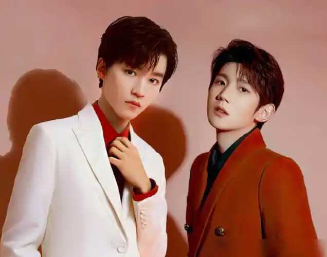 王源和王俊凯发糖点赞粉丝p图合照对视很甜凯源是真的