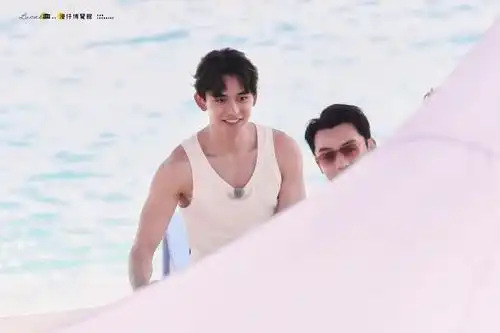 专开一楼看黄旭熙的身材780528三亚路透奶狗狼狗随意切换