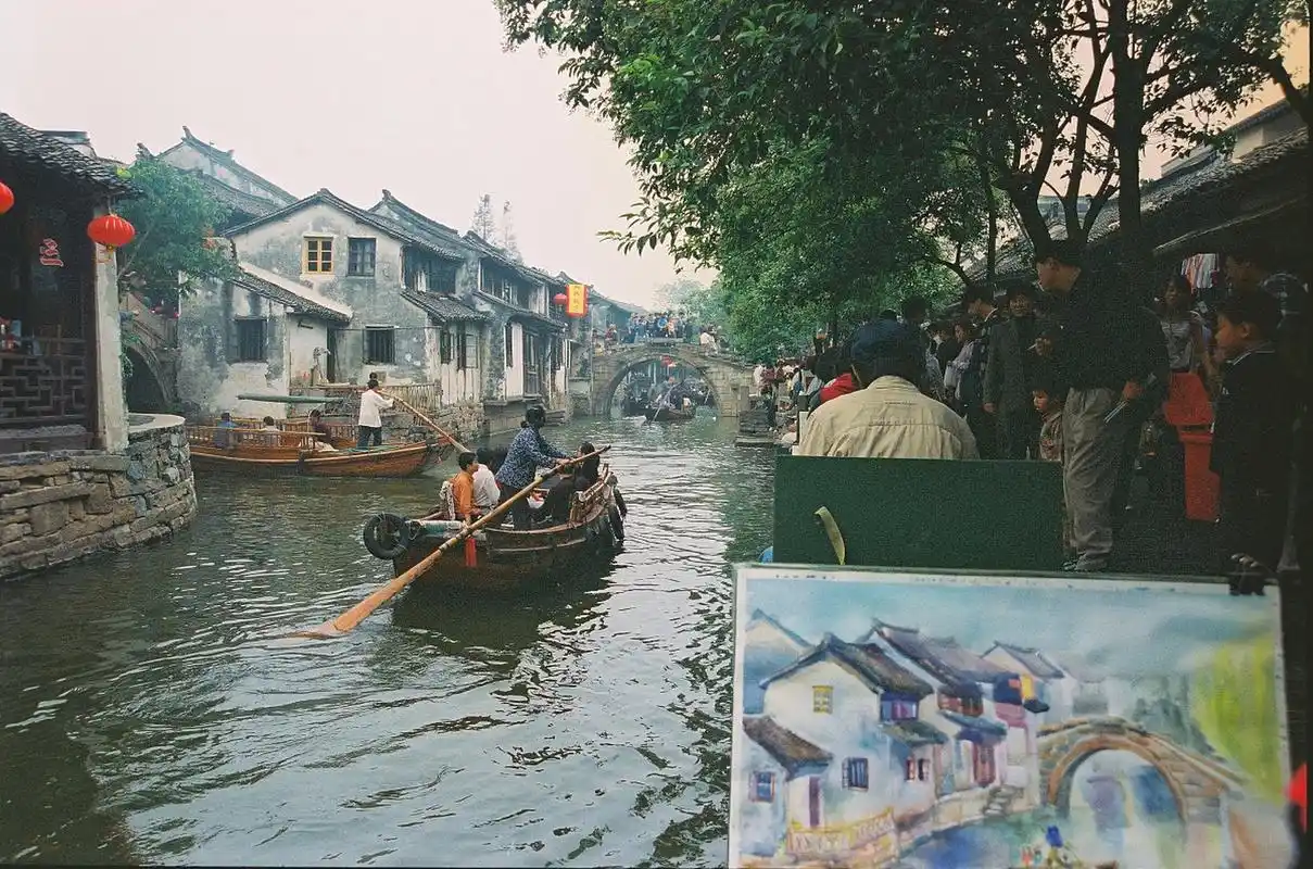 周庄古镇是中国著名的水乡古镇之一,位于江苏省苏州市昆山市.