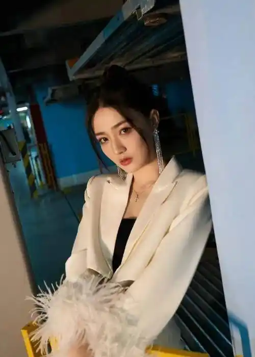 原创29岁徐璐才是人间尤物这身材太饱满