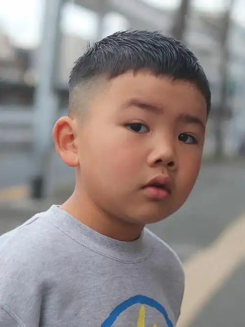 龙年新学期小男孩发型别乱剪,选这几款就对了,个性时尚很帅气|寸头