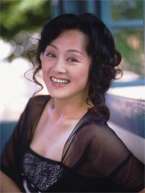 提起她,大家可能第一个想到的就是《北京人在纽约》里那个坚韧,敢爱敢