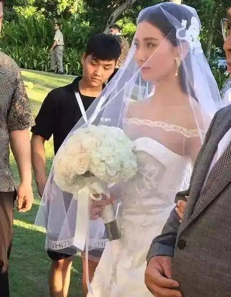 吴奇隆终究让"爱情佳话"成笑话_网友_马雅舒_婚礼