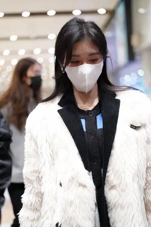 鞠婧祎#    鞠婧祎 机场 生图(黑丝的诱惑)    #鞠婧祎姜黎非