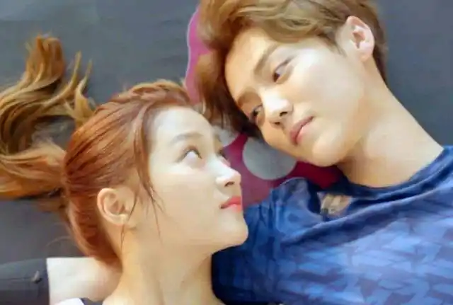 鹿晗和关晓彤终于同台?仅仅出现1分钟,关晓彤秒变娇羞小女人!