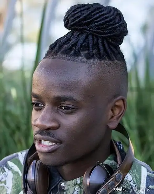 为啥黑人小哥脏辫打结都不洗头?