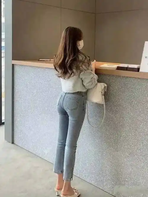 这位"小姐姐"很哇塞,身材让人羡慕,背影令人沉醉_青春_心情_美女