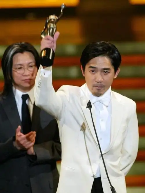 梁朝伟这小胡子原来也长的这么快