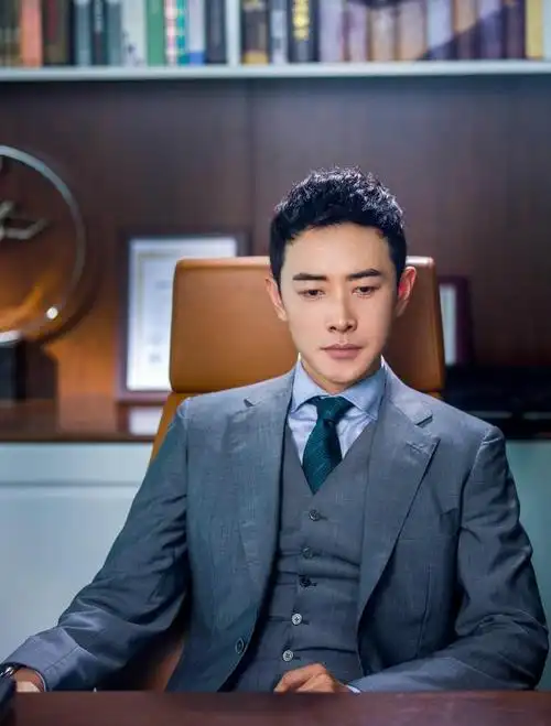 人帅戏好只服这4位中年男星剧里有能力当男主剧外家庭幸福