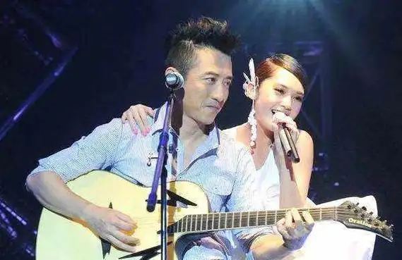 如今再看伊能静的现状才明白她当年为什么要离开庾澄庆嫁给秦昊