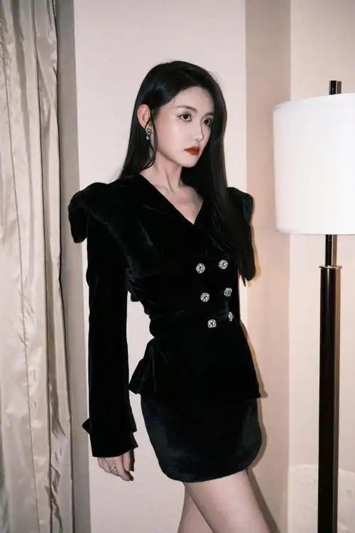 蒋依依偷税后续前经纪公司删博销号网友真的是蠢到家了