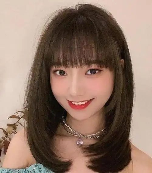 俏皮可爱,减龄又甜美的空气刘海,是2020流行刘海之一,更是时尚界的