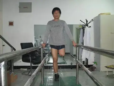 以增强其四肢的肌力和关节活动力;对于因截肢手术不当而造成残肢痛或