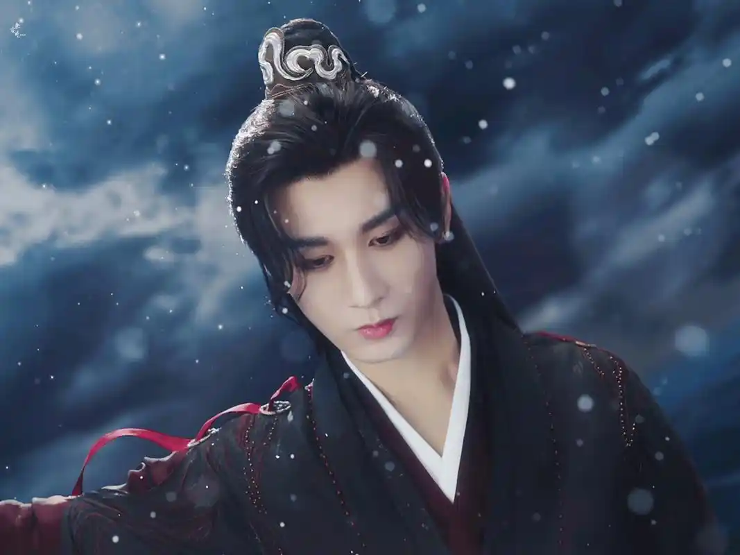 成毅主演的电视剧《赴山海》开机了,还发布了妆造花絮,不少网友认为成