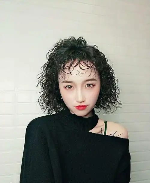 还在说小碎卷老气吗?16款精选小卷发型,小女生烫了都美翻了