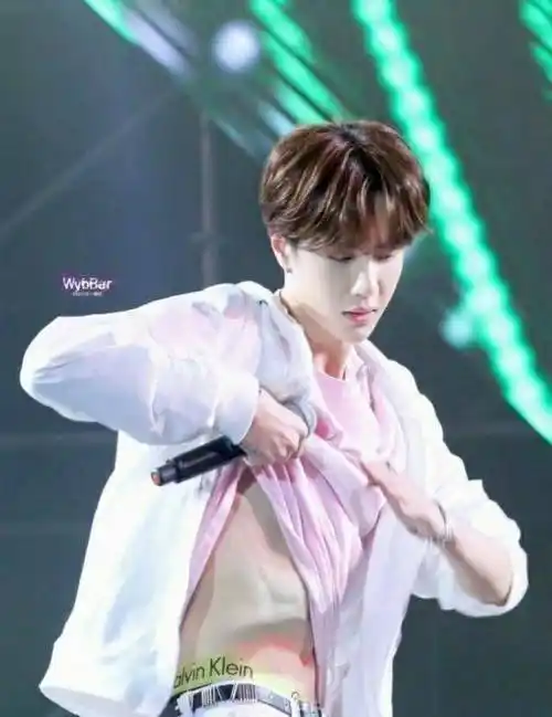 罗云熙不到1尺9,蔡徐坤的腰比baby还细_腰围_王俊凯_腹肌