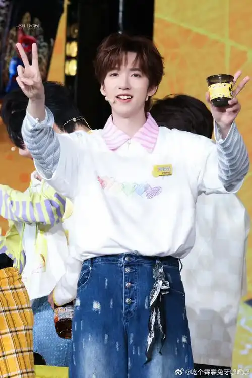 后援会官博贺峻霖超话#超话星愿池##时代少年团贺峻霖#霖霖兔太可爱啦