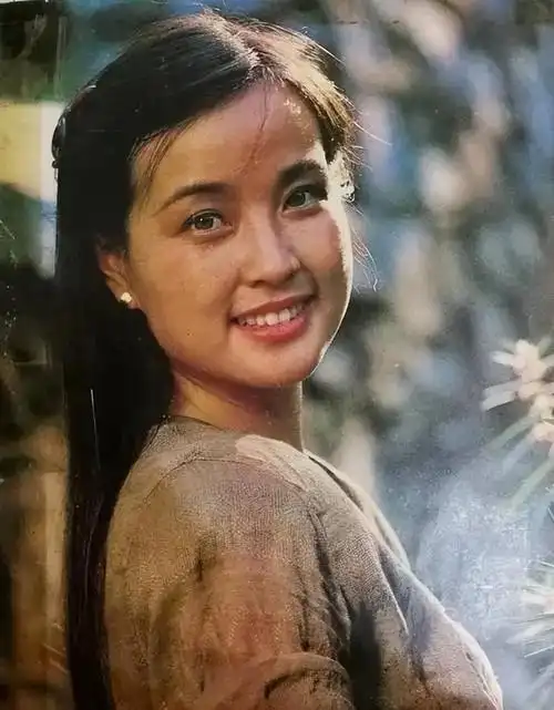 她曾与刘晓庆齐名,一婚失败隐退卖啤酒,二婚成了杜淳后妈又离婚