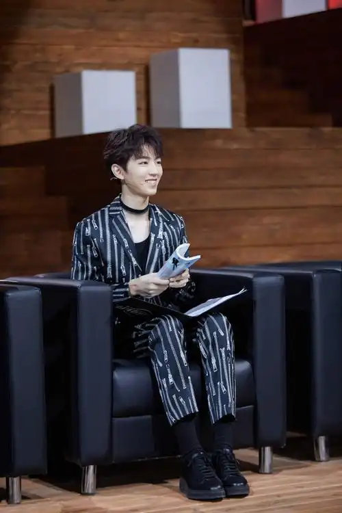 王俊凯karrywang工作室