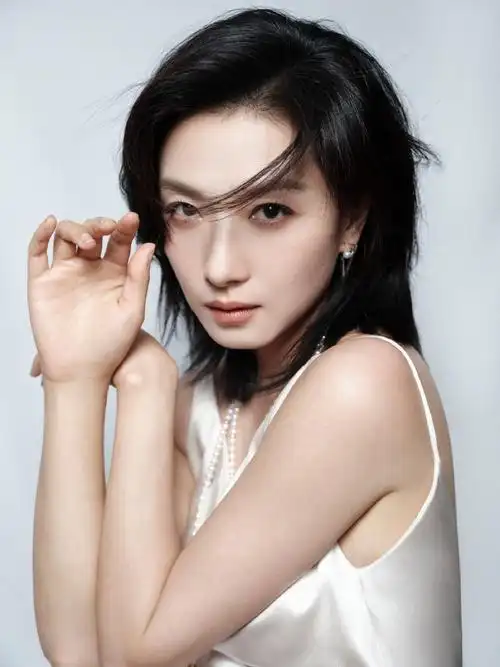 万茜白月光造型#看到了万茜微博晒出的晚会照片!