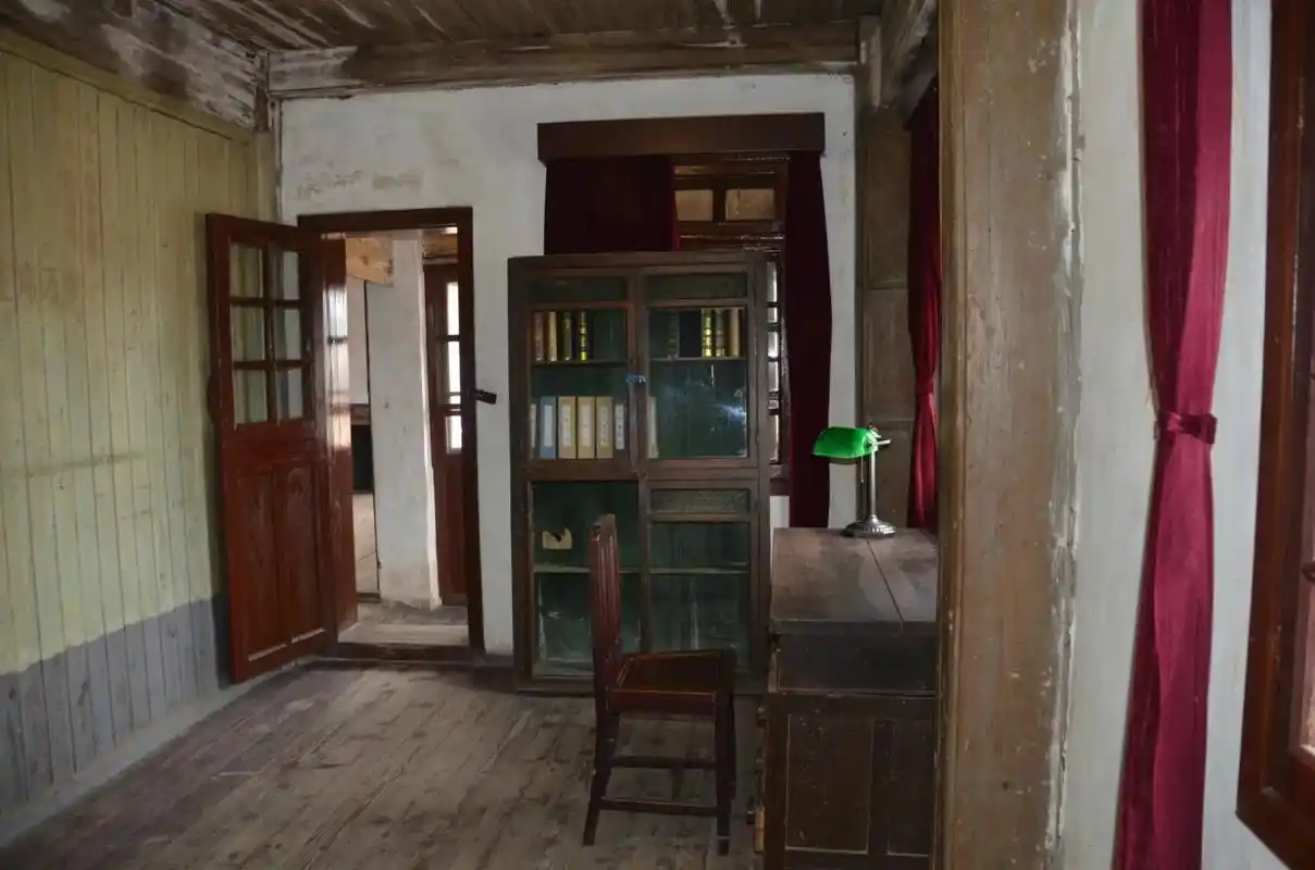 戴笠故居坐落于浙江省江山市仙霞岭下保安乡街中段西