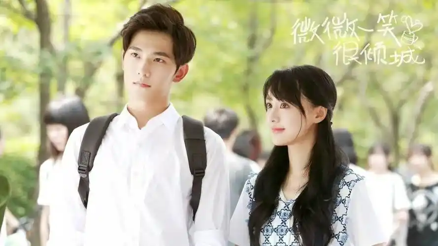 > 李易峰    由香港导演林玉芬执导,郑爽,杨洋等人主演的电视剧《微微