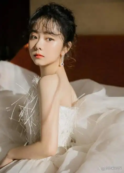 回顾国民闺女谭松韵本是幸福的一家三口因车祸改变了一切