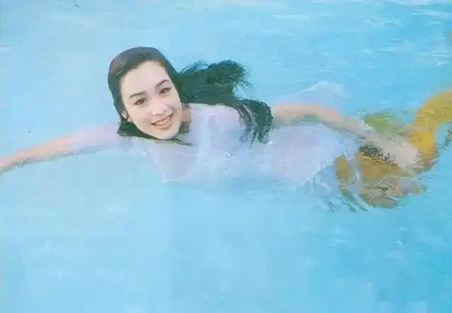 亚洲性感女神被周星驰爱慕却2次离婚带3娃50岁还在拼